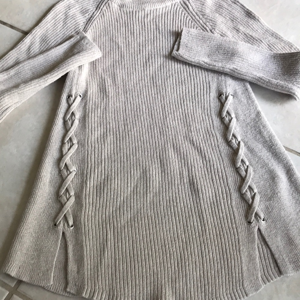 Cute beige long sleeve sweater👵🏻 - Picture 2 of 6